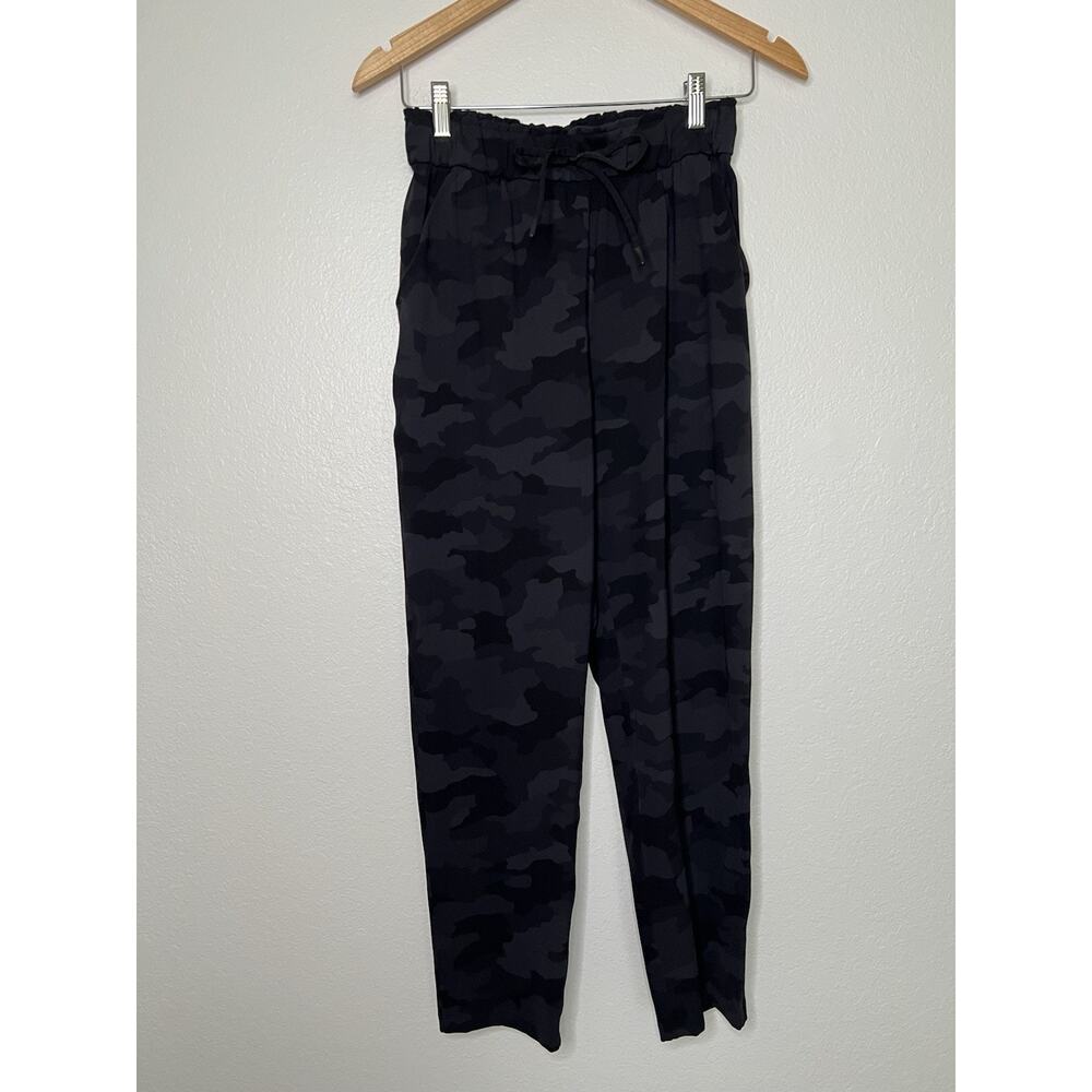 Lululemon Keep Moving Pant 7/8th High Rise In Black Camo Size 6 Athleisure